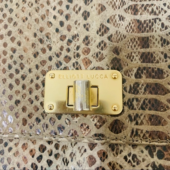 Elliott Lucca• Snakeskin Textured Crossbody bag - Picture 4 of 5